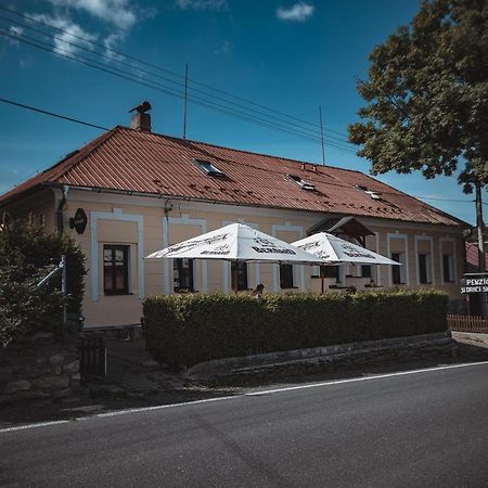 ホテル Penzion U Draci Skaly Svojse エクステリア 写真